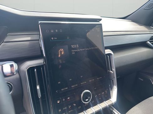 Used 2025 GMC Acadia Elevation image 35