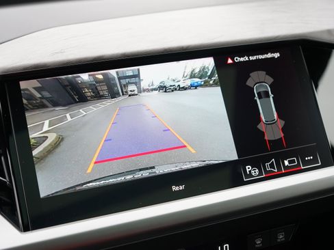 Used 2024 Audi Q4 e-tron Premium Plus w/ Premium Plus image 32