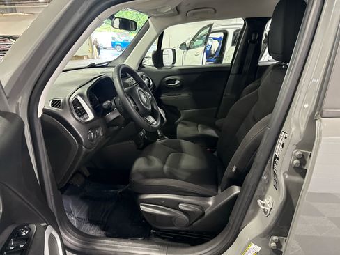 Used 2020 Jeep Renegade Sport w/ UConnect 7.0 Group FWD image 4
