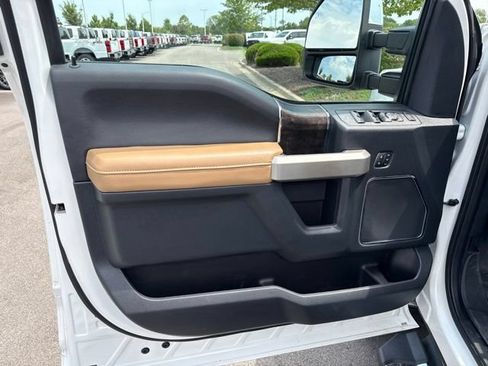 Used 2022 Ford F350 Lariat w/ Lariat Ultimate Package AWD/4WD image 8