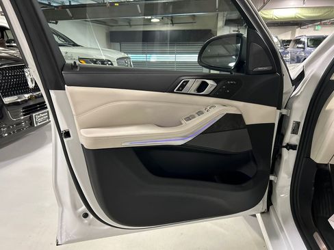 Used 2023 BMW X7 xDrive40i w/ Premium Package AWD/4WD image 9