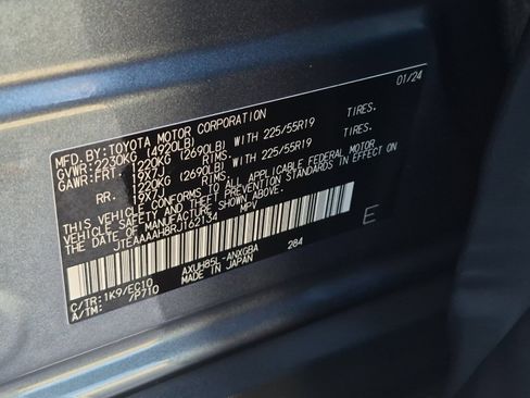 Used 2024 Toyota Venza XLE AWD/4WD image 25