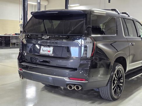 Used 2025 Chevrolet Suburban Premier image 12