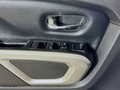 Used 2017 Nissan Titan SV RWD image 16