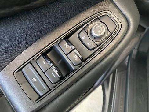 Used 2025 Subaru Outback Premium AWD/4WD image 12