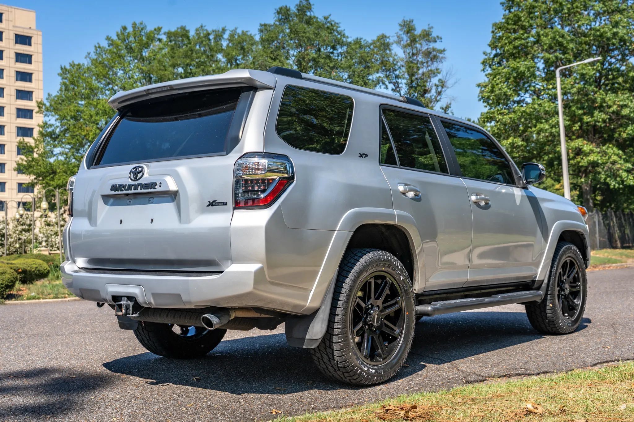 Used 2022 Toyota 4Runner SR5 Premium w/ Moonroof Package AWD/4WD image 5