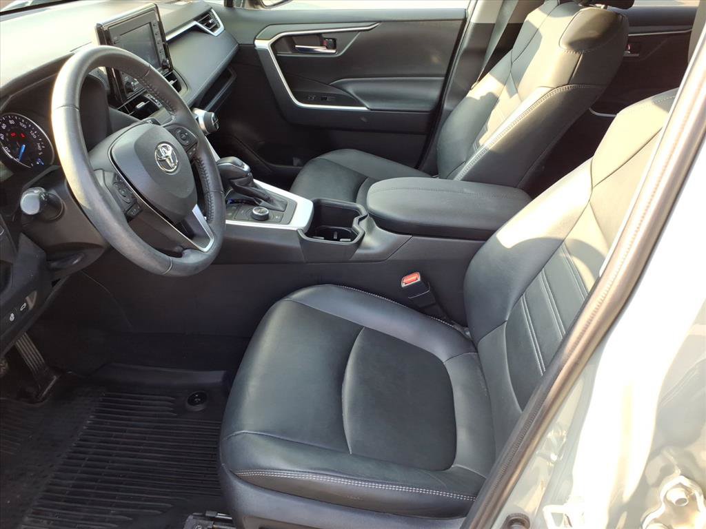 Used 2022 Toyota RAV4 XLE Premium AWD/4WD image 5