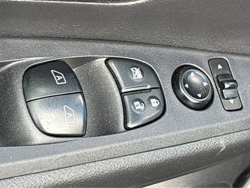 Used 2024 Nissan Kicks SV image 32