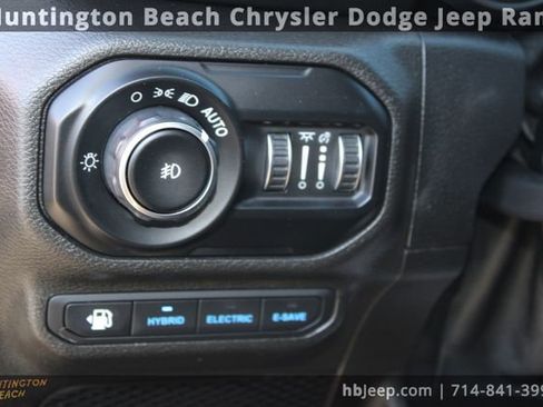 Used 2021 Jeep Wrangler Unlimited Sahara image 13