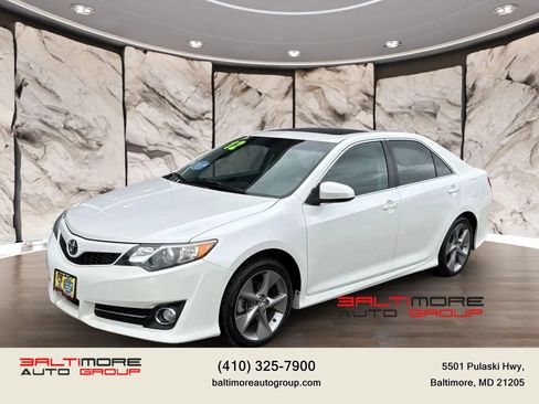 Used 2012 Toyota Camry SE FWD image 1