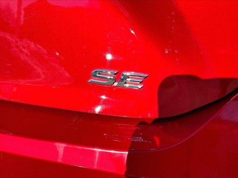 Used 2025 Toyota Camry SE image 8