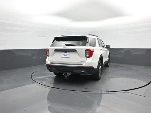 Used 2022 Ford Explorer XLT w/ Equipment Group 202A AWD/4WD image 7