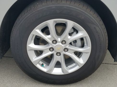 Used 2021 Chevrolet Equinox LS w/ LS Convenience Package image 5