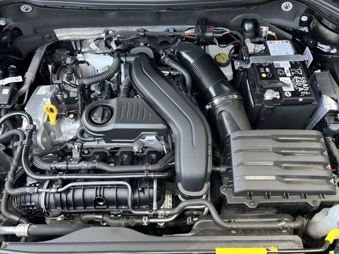 Used 2025 Volkswagen Taos SE image 26