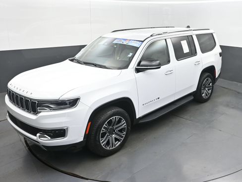 Used 2024 Jeep Wagoneer Series II w/ Flexible Seating Group RWD image 33