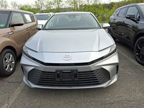 Used 2025 Toyota Camry LE image 4