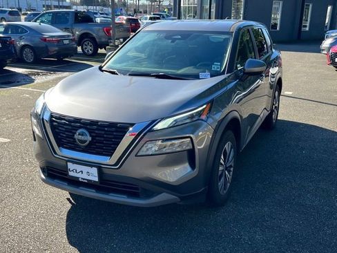 Used 2023 Nissan Rogue SV image 4