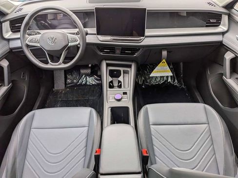 New 2026 Volkswagen Tiguan SE FWD image 16