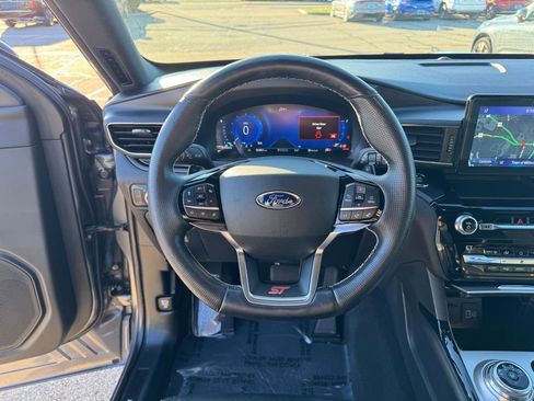 Used 2021 Ford Explorer ST image 12