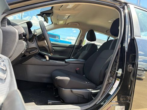 Used 2024 Nissan Sentra SV FWD image 19
