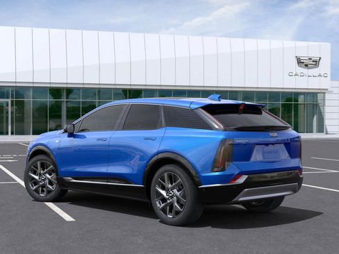 New 2025 Cadillac Optiq Luxury 2 image 17