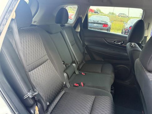 Used 2019 Nissan Rogue SV image 38