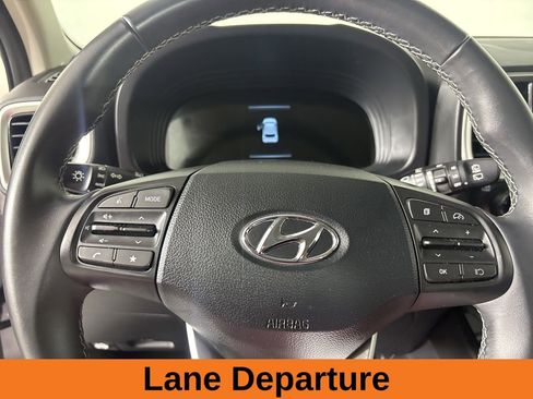 Used 2025 Hyundai Venue SEL FWD image 13