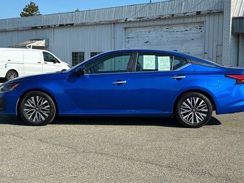 Used 2025 Nissan Altima 2.5 SV FWD image 7