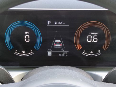 Certified 2025 Hyundai Tucson SE image 24