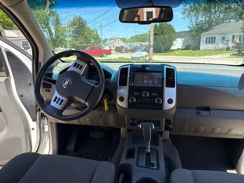 Used 2019 Nissan Frontier SV w/ Value Truck Package AWD/4WD image 9