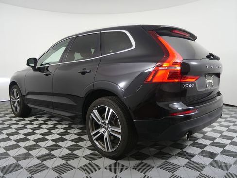 Used 2021 Volvo XC60 T5 Momentum image 5