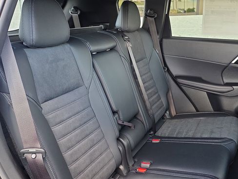 New 2026 Mitsubishi Outlander LE FWD image 32