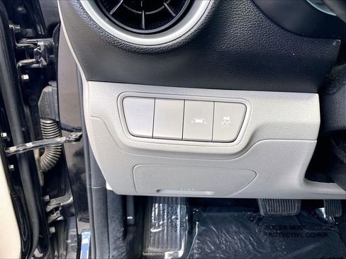 Used 2020 Kia Forte LXS FWD image 25