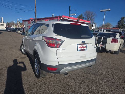 Used 2017 Ford Escape SE image 1