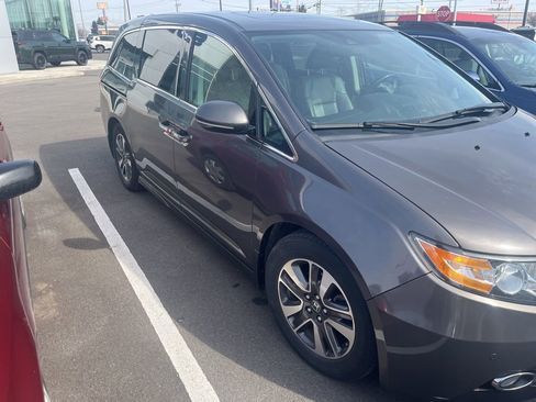 Used 2016 Honda Odyssey Touring Elite image 5