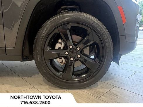 Used 2023 Jeep Grand Cherokee Altitude AWD/4WD image 24