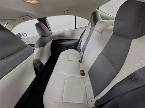 Used 2022 Toyota Corolla LE image 9