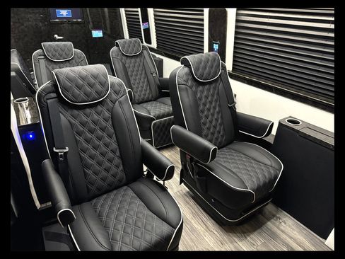 Used 2024 Mercedes-Benz Sprinter 3500 image 38