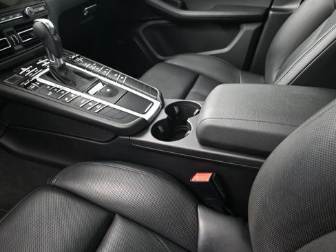 Used 2021 Porsche Macan S image 22