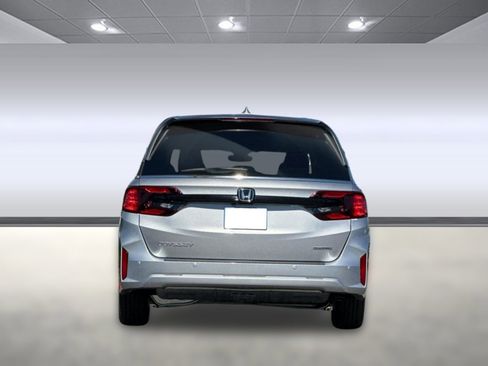 New 2026 Honda Odyssey Touring image 9