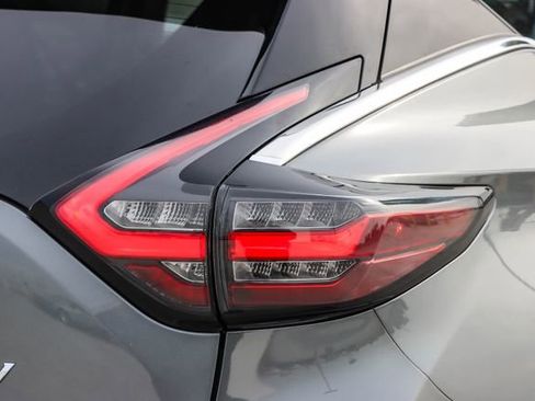 Used 2023 Nissan Murano SV image 9