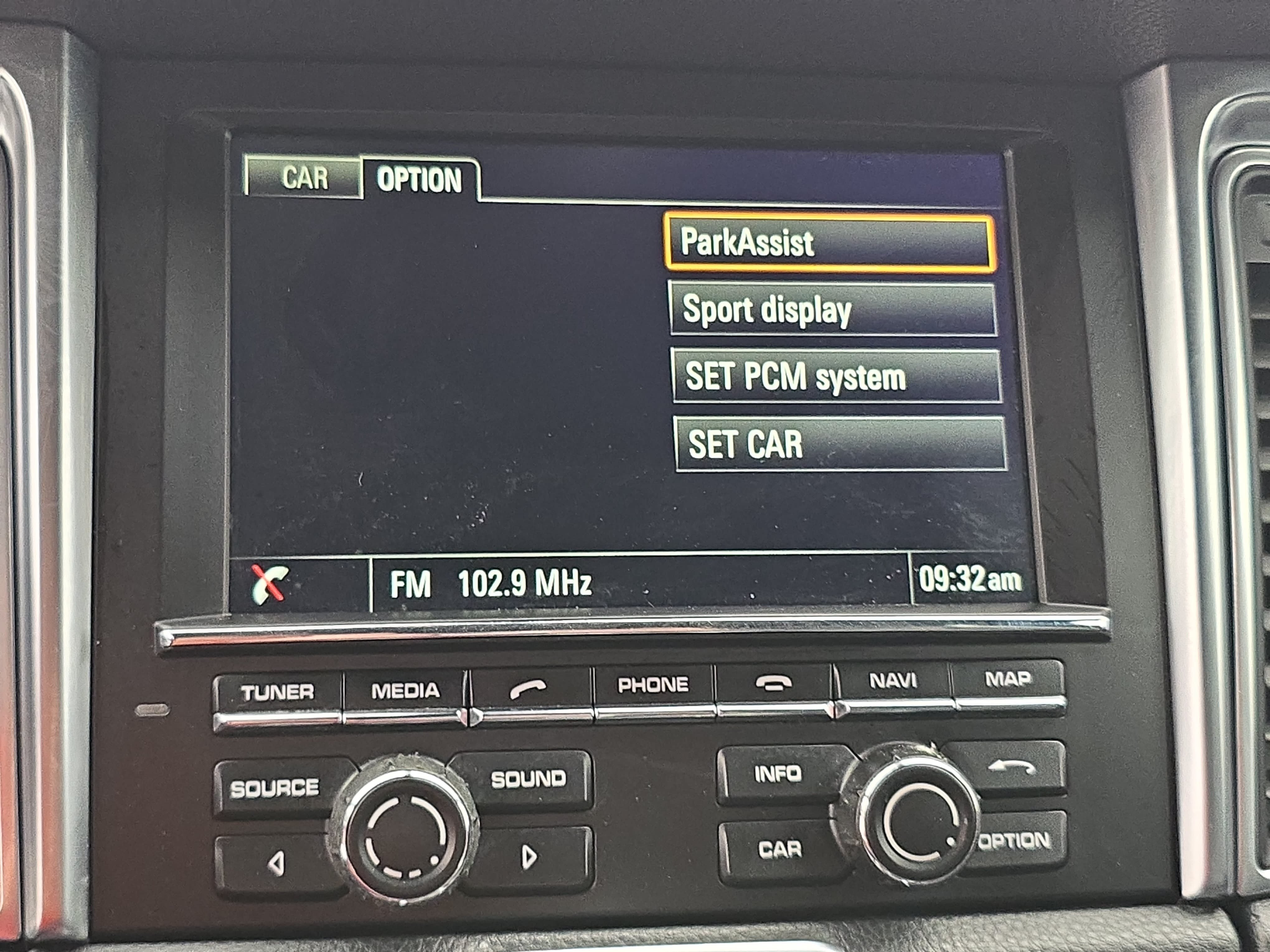 Certified 2016 Porsche Macan S AWD/4WD image 24