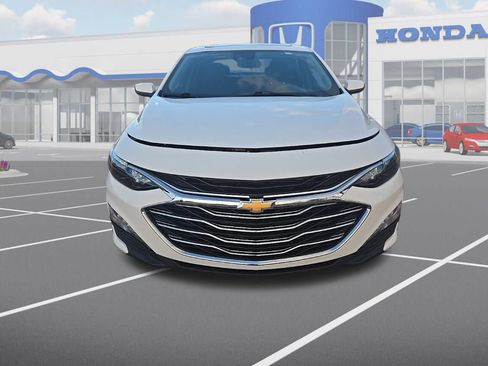 Used 2024 Chevrolet Malibu LT image 2