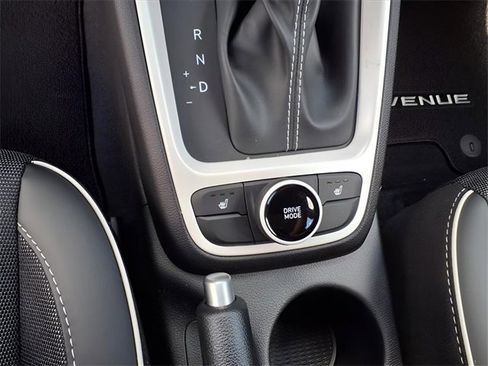 New 2025 Hyundai Venue Limited image 15