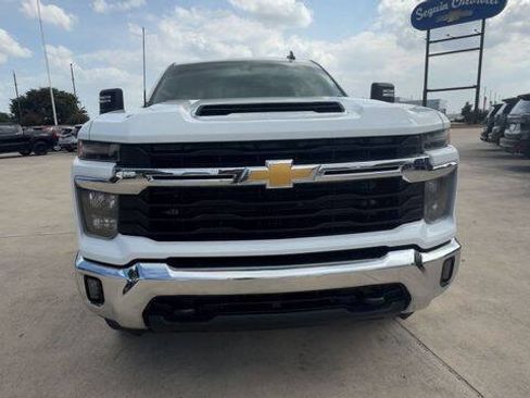 Used 2024 Chevrolet Silverado 2500 LT AWD/4WD image 3