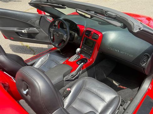 Used 2006 Chevrolet Corvette Convertible w/ Preferred Equipment Group RWD image 26