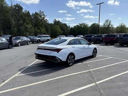 New 2025 Hyundai Elantra Limited w/ Cargo Package FWD image 14