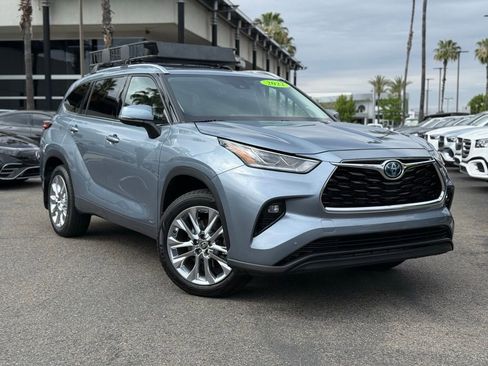 Used 2022 Toyota Highlander Limited AWD/4WD image 1