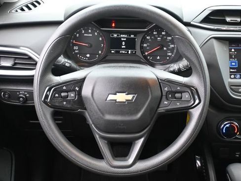 Used 2023 Chevrolet TrailBlazer LS image 14