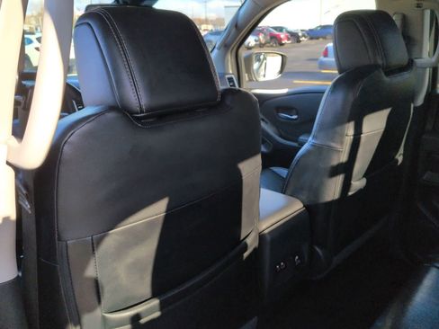 Used 2022 Nissan Frontier SV w/ SV Premium Package image 19